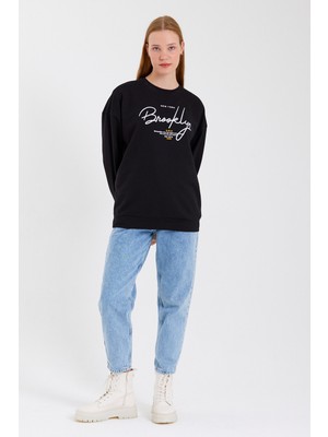 Süperlife Kadın Bisiklet Yaka Regular Fit El Yazılı Brooklyn Ince Sweatshirt SPR23SWK331