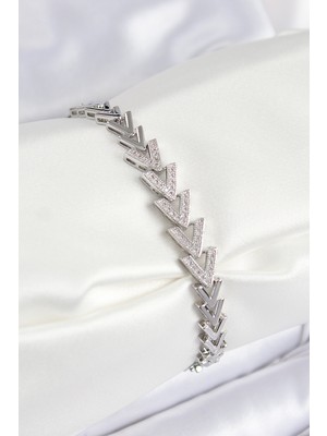 Pirinç Zirkon Taşlı Sıralı Ok Model Gümüş Renk Kadın Bileklik