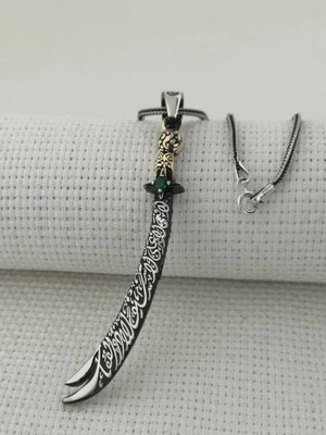 Tutaste Jewellery Yeşil Taşlı La Fetta Illa Ali La Seyfe Illa Zülfikar Yazılı  925 Ayar Gümüş Erkek Kolye