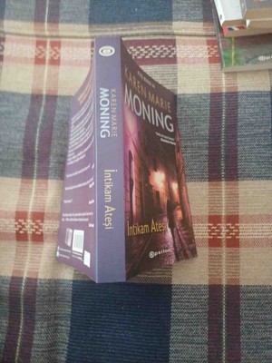 Moning Karen Marie Ates Dizisi 3. 2012 Yili 1,baski Ilk Sayfada Tarih Yaziyor Harici Cok Iyi Durumdadır