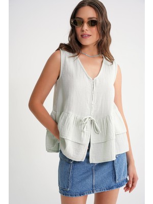 4722 Kadın V Yaka Fırfırlı Müslin Bluz Adaçayı