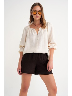 4707 Kadın Yakası Büzgülü Kolu Lastikli Bol Müslin Bluz Naturel