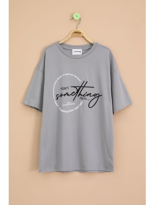 Füme Yazı Nakışlı Sırtı Baskılı Erkek Çocuk Bisiklet Yaka Tişört 20896