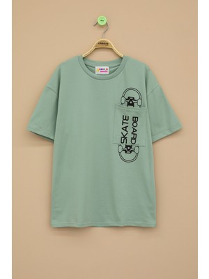 Yeşil Skateboard Baskılı Cepli Erkek Çocuk Bisiklet Yaka Tişört 20909