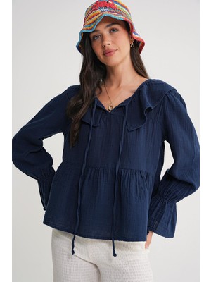 4714 Kadın Yakası Volanlı Bol Müslin Bluz Lacivert