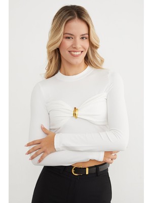 Önü Düğümlü Toka Aksesuarlı Bluz