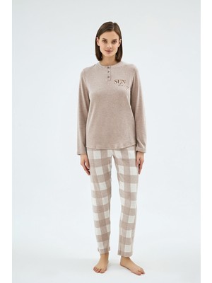 Kadın Düğmeli Yaka Uzun Kollu Kare Desenli Alt Bej Pijama Takımı C6T9N961