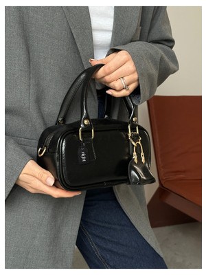 Night Bonnie Model Siyah Suni Deri Kadın El ve Omuz Çantası Charm Hediyeli Şık Koleksiyon