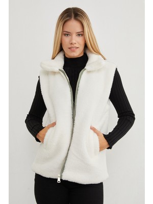 Polo Yaka Fermuarlı Pelüş Yelek