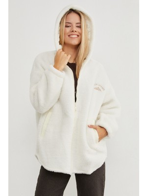 Yazı Nakışlı Fleto Cepli Kapüşonlu Pelüş Mont