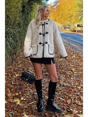 Bej Düğmeli Peluş Kadın Mont MG2531