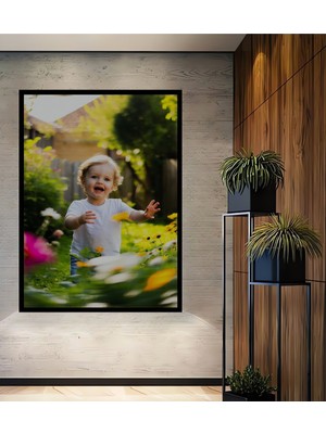 Çerçeve Görünümlü Güneşli Bahçede Neşeli Çocuk Sulu Boya Görünümlü Dekoratif Ahşap Ofis Kare Tablo