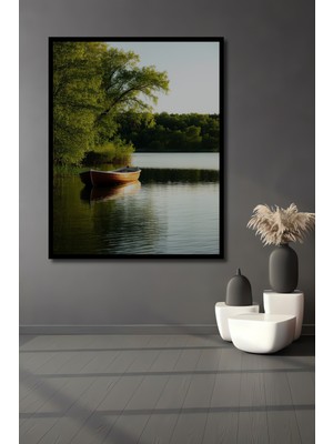 Çerçeve Görünümlü Huzurlu Göl Kenarında Tekne Manzarası Yağlı Boya Görünümlü Ahşap Ofis Tablo