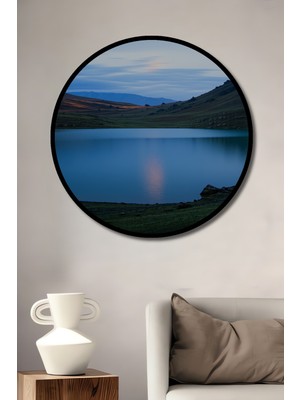 Çerçeve Görünümlü Sakin Göl Manzarası Yağlı Boya Görünümlü Dekoratif Ahşap Ofis Yuvarlak Tablo