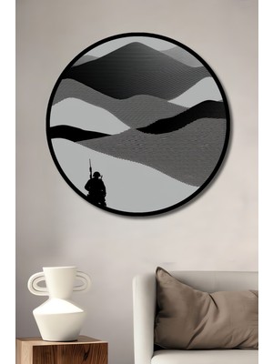 Çerçeve Görünümlü Siyah Beyaz Dağlar ve Askerler Minimalist Ofis Dekoratif Ahşap Yuvarlak Tablo