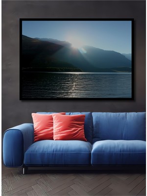 Çerçeve Görünümlü Güneşin Altın Işığında Dağlar ve Göl Manzarası Dekoratif Ahşap Ofis Kare Tablo