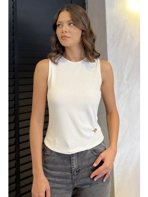 Yan Büzgülü Düğme Detaylı Sıfır Kol Bluz P-00017990