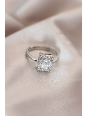 Ayarlamalı Silver Renk Metal Zirkon ve Kristal Taşlı Dikdörtgen Model Yüzük