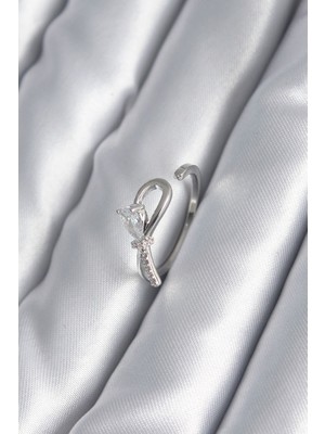 Pirinç Gümüş Renk Zirkon Taş Detay Kurdele Model Kadın Yüzük