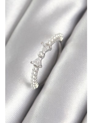 Pirinç Gümüş Renk Zirkon Taşlı Kurdele Model Inci Detay Kadın Yüzük