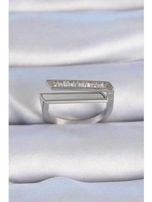 Pirinç Gümüş Renk Zirkon Taşlı Beyaz Sedef Detay Kadın Yüzük