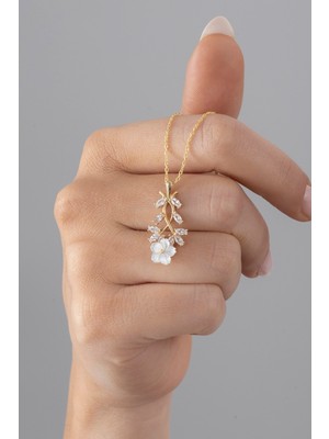 925 Ayar Gümüş Baget Taşlı Manolya Çiçeği Gold Kadın Kolye