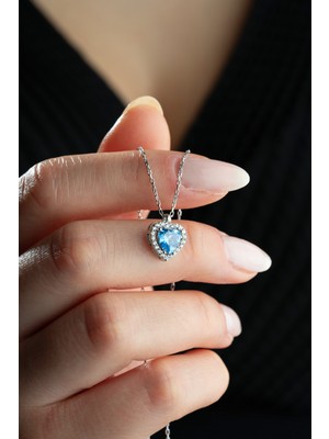 925 Ayar Gümüş Rodyum Kaplama Kalp Model Yeşil Taşlı Kolye