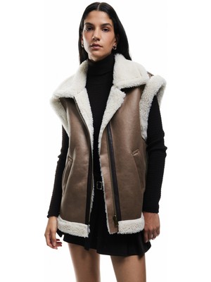 Peluş Şerpalı Yaka Süet Görünümlü Kolsuz Cepli Fermuarlı Oversize Yelek