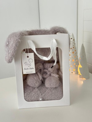 Hoşgeldin Bebek Yenidoğan Hediye Kutusu Kıyafet Seti Takımı El Örgüsü Tulum Patik Şapka Takım Triko