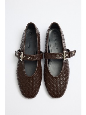 Lutvelizade Babet 2503 - Gümüş Toka Detaylı Acı Kahve Örgü Kadın Babet