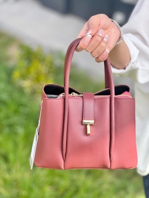 Krıstebell Orta Boy Yumuşak Deri Çanta