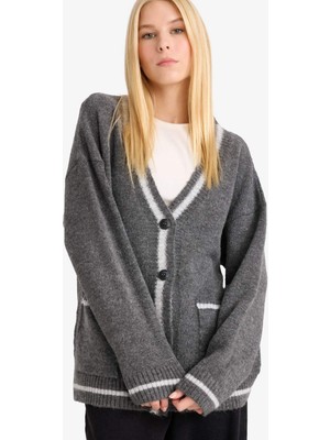 DeFacto Oversize Geniş Kalıp V Yaka Düğmeli Hırka F9556AX25WN