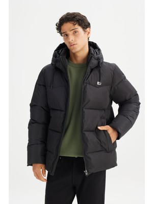 Sıcak Tutan Regular Fit Normal Kesim Kapüşonlu Şişme Mont