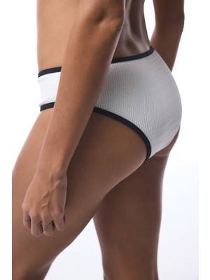 Beyaz Nicole Tokalı Bikini Altı