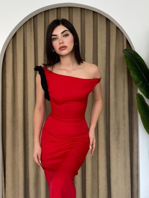 Jovani Omuz Detaylı Elbise