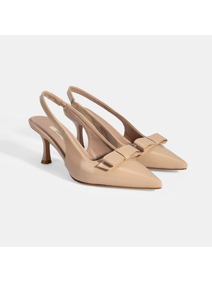 Kadın Ten Fiyonk Detaylı Rugan Topuklu Klasik Ayakkabı