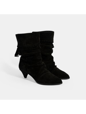Kadın Siyah Püskül Detaylı Süet Topuklu Bot