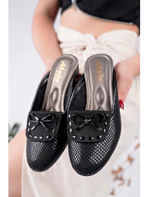 Akgün Terlik Kadın Siyah Yılan Desen Fiyonk Burnu Kapalı Şık Ev Terliği