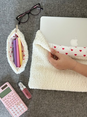 Baby Kangaroo 13, 14, 15, 16  inc Laptop Çantası Ekru Tedy Peluş Kumaş, Yumuşak Bilgisayar Kılıfı, % 100 Pamuklu Kalpli Astarlı iç yüzey ,Fermuarlı Notebook Çantası, Kapitoneli Koruyucu Laptop Kılıfı