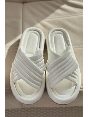 Zayten Mat Deri Beyaz Çapraz Bant Detaylı Kadın Terlik