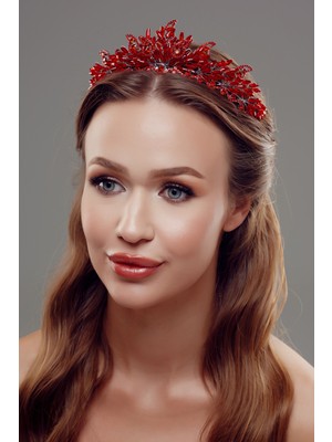 Kristal Taşlı Gümüş Gelin Tacı – Işıltılı ve Asil Tasarım