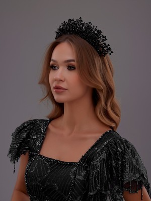 Kristal Taş Detaylı Işıltılı Gelin Tacı – Zarif ve Gösterişli Tasarım