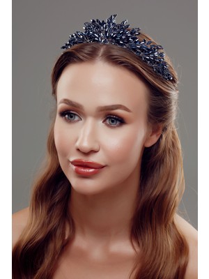 Kristal Taşlı Gümüş Gelin Tacı – Işıltılı ve Asil Tasarım