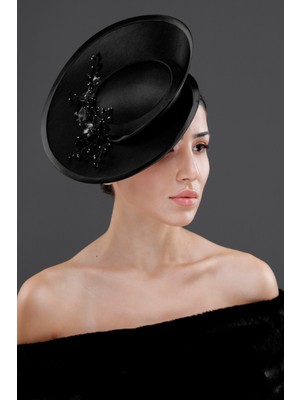 Inci ve Kristal Detaylı Beyaz Nikah Kepi – Zarif Özel Davet Şapkası