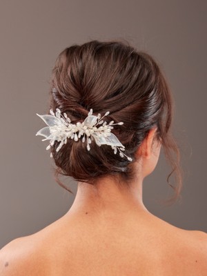 Inci ve Kristal Taşlı Yaprak Detaylı Gelin Saç Aksesuarı – Beyaz Zarif Topuz Tokası