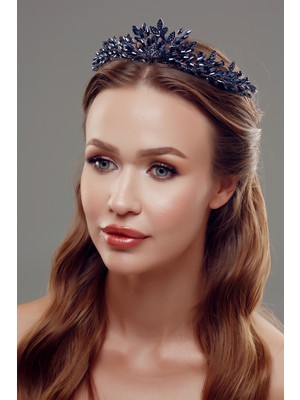 Inci ve Kristal Taşlı Gelin Tacı – Işıltılı ve Zarif Tasarım