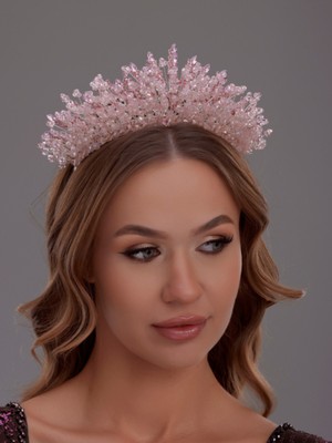 Kristal Taşlı Taç – Işıltılı ve Zarif Davet Aksesuarı