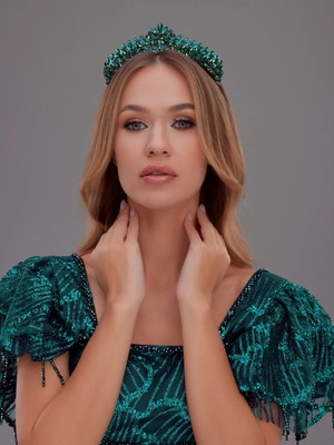 Parlak Kristal Gelin Tacı – Özel Renk Seçenekleriyle Metal Prenses Taç | El Yapımı Aksesuar