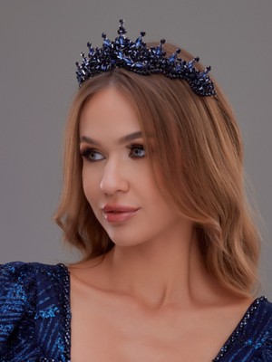 Kristal Taşlı Taç – Işıltılı ve Zarif Davet Aksesuarı