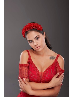 Kristal ve Boncuk Işlemeli Gelin Tacı – Işıltılı ve Zarif Saç Aksesuarı